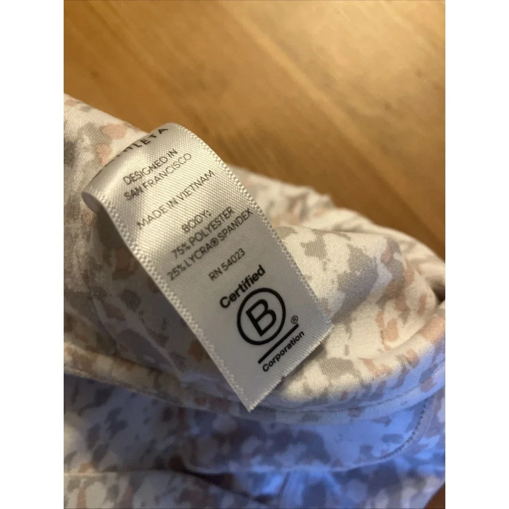 Athleta Women's Salutation Stash Pocket‎ Serpent Light Print Leggings Medium